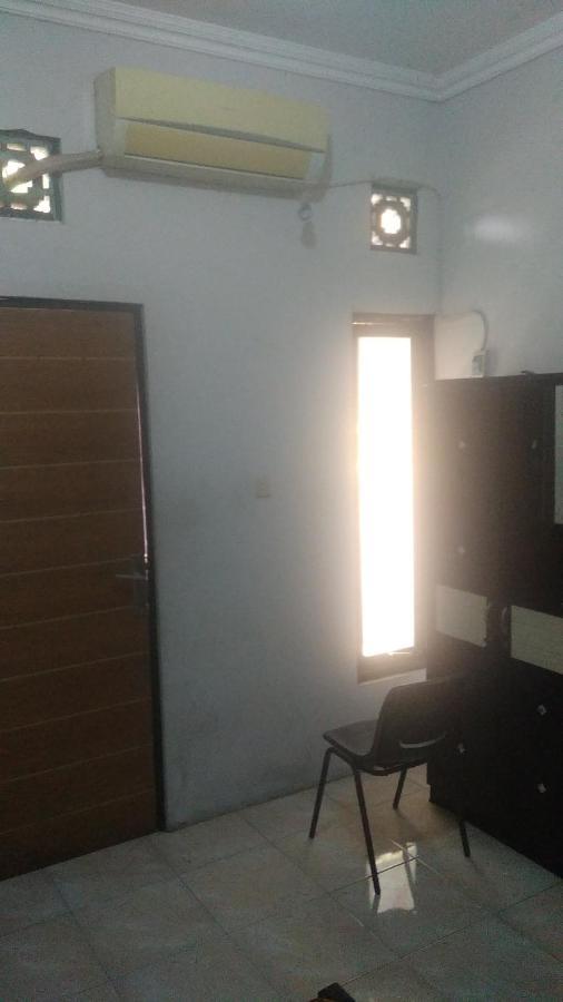 Hotel Kost Backpacker Sidoarjo Exterior foto